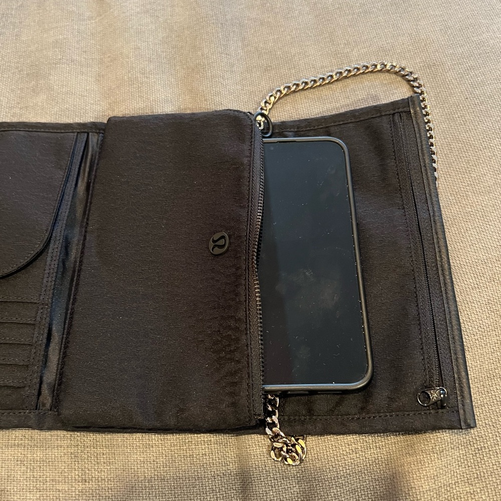 Lululeman Large Travel Clutch - Picture 10 of 16